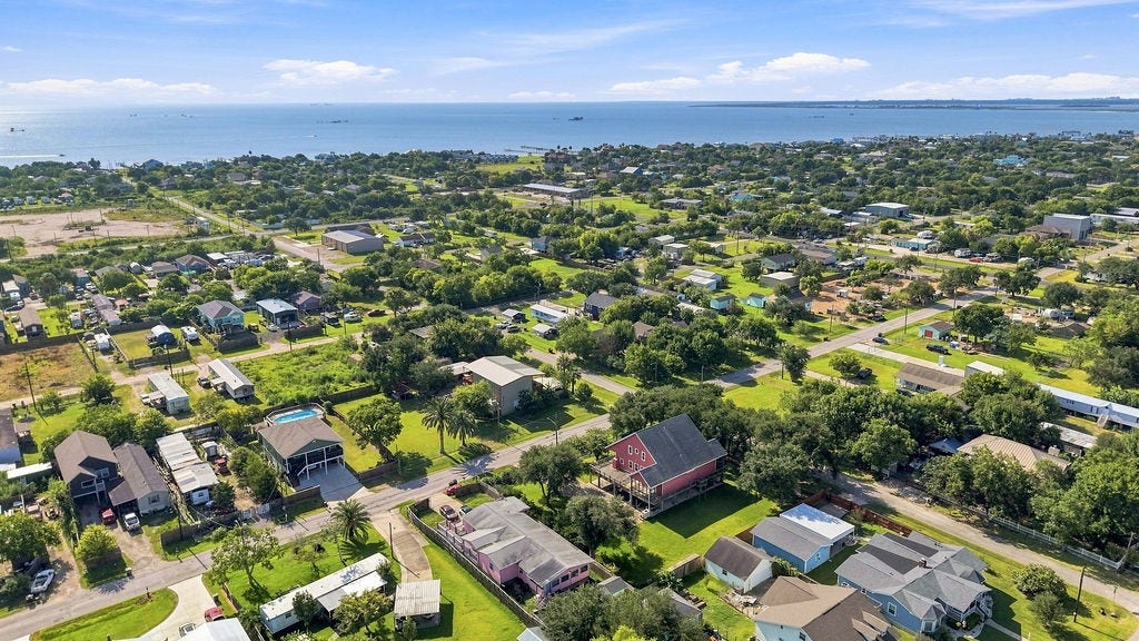 746 12th Street, San Leon, TX 77539 746 12th Street, San Leon, TX 77539