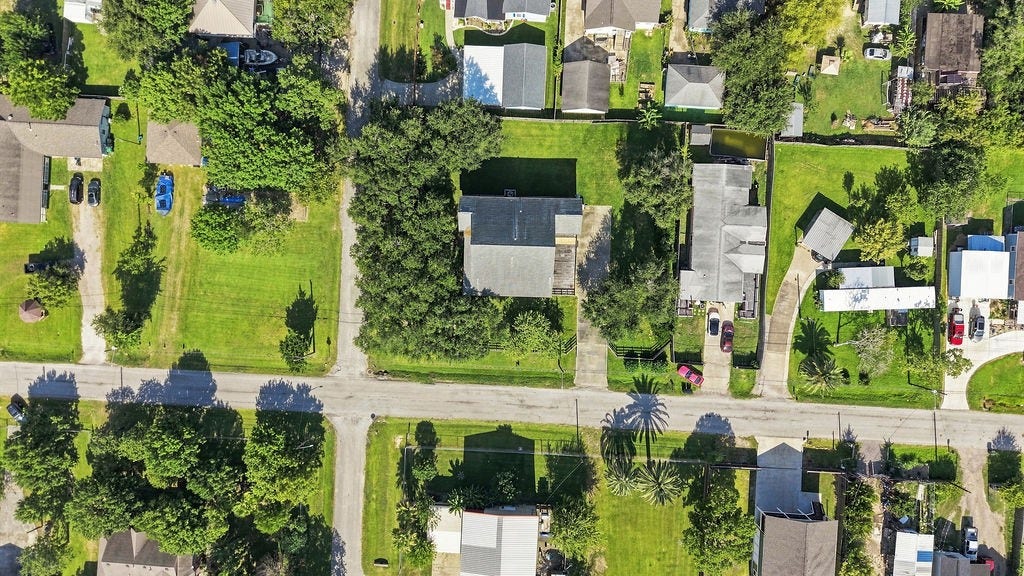 746 12th Street, San Leon, TX 77539 746 12th Street, San Leon, TX 77539
