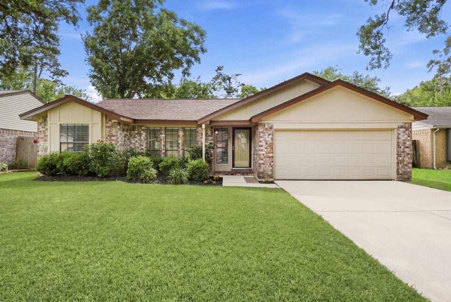 Property photo for 18607 Hiddenbay Way, Spring, TX