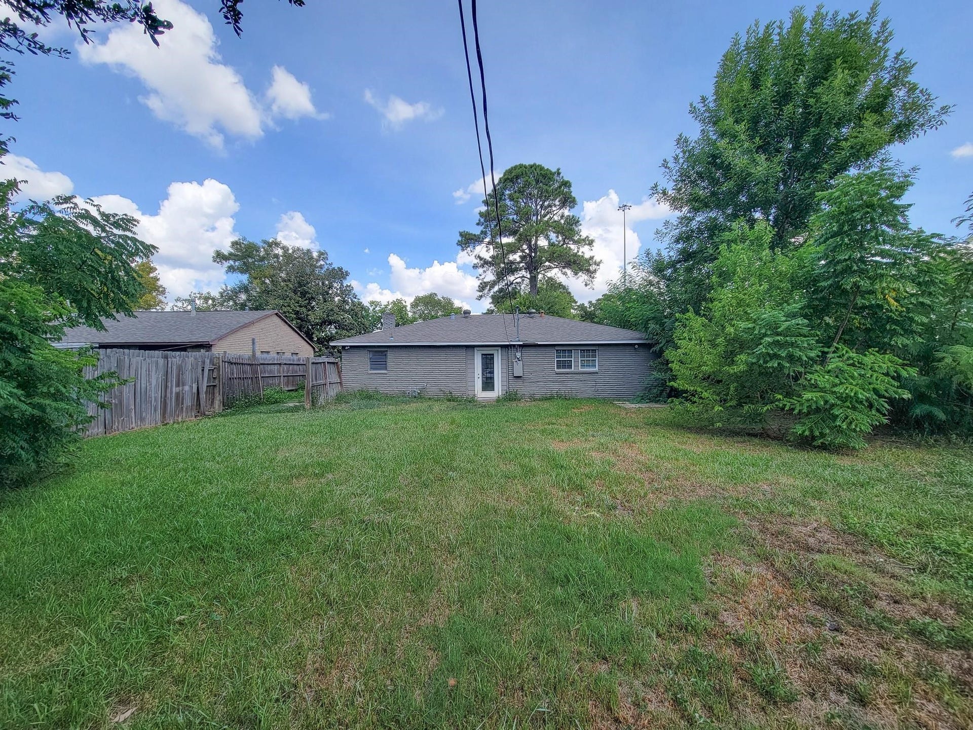 6109 Arthington Street, Houston, TX 77053 6109 Arthington Street, Houston, TX 77053