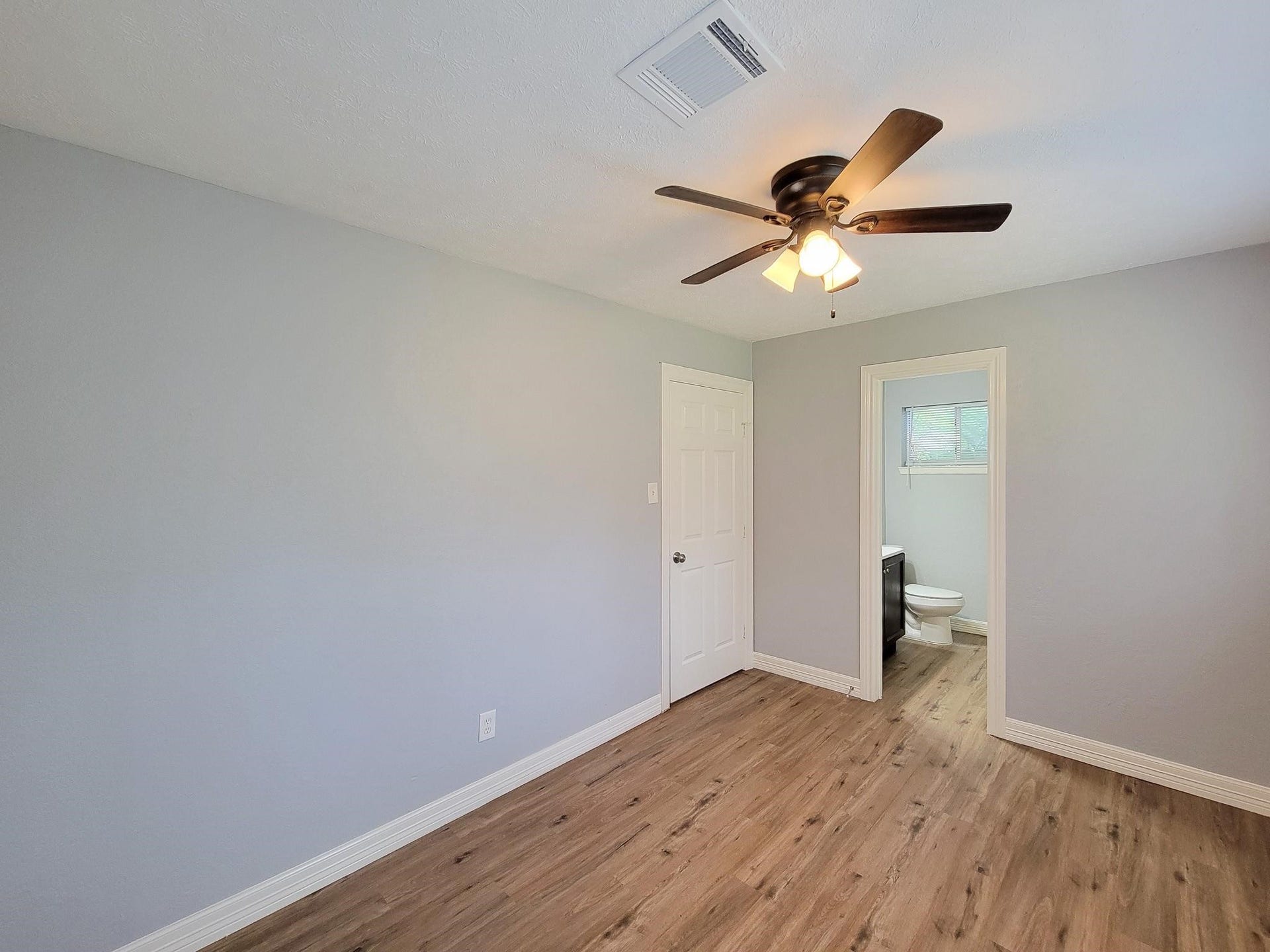 6109 Arthington Street, Houston, TX 77053 6109 Arthington Street, Houston, TX 77053