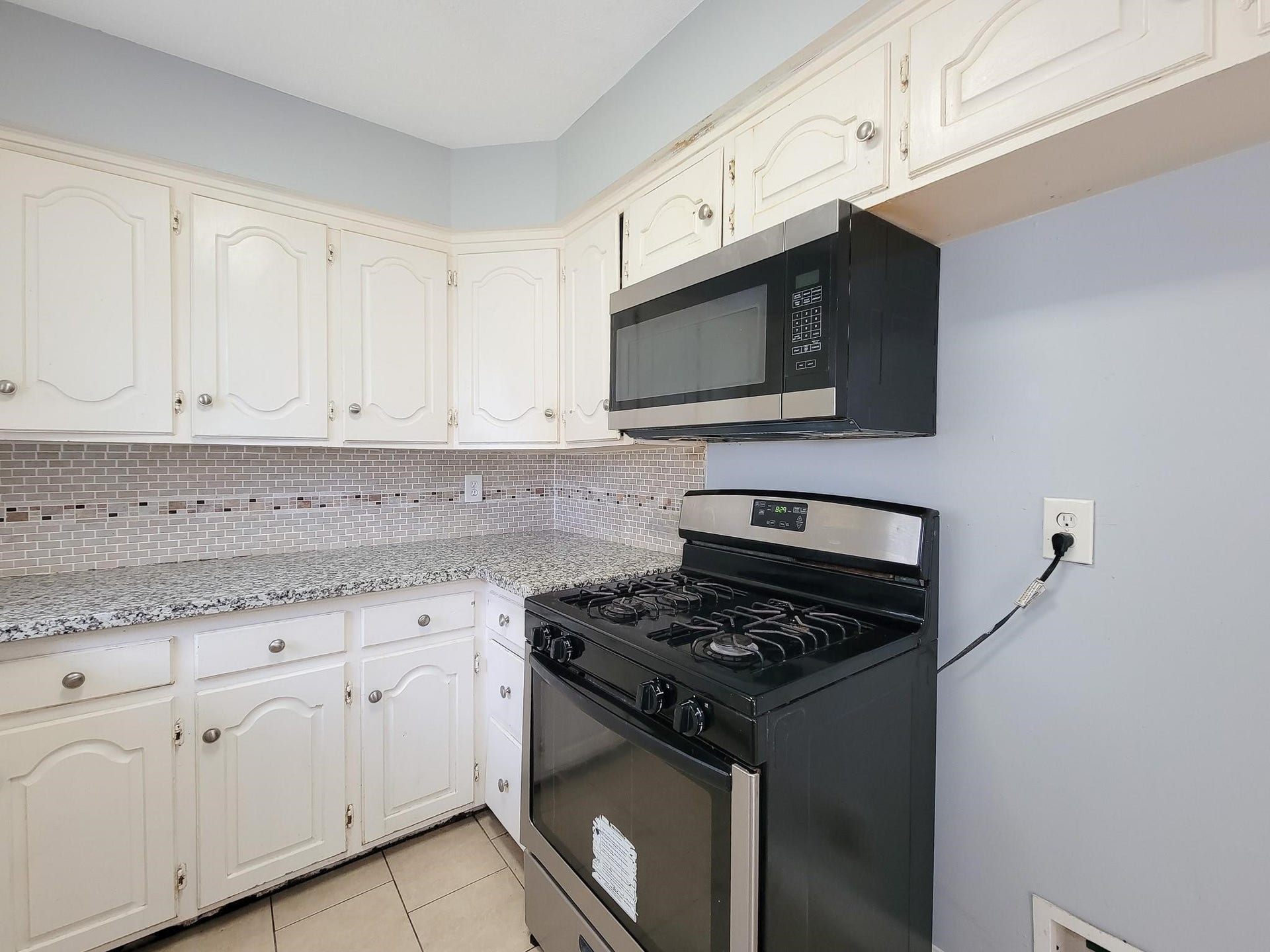 6109 Arthington Street, Houston, TX 77053 6109 Arthington Street, Houston, TX 77053