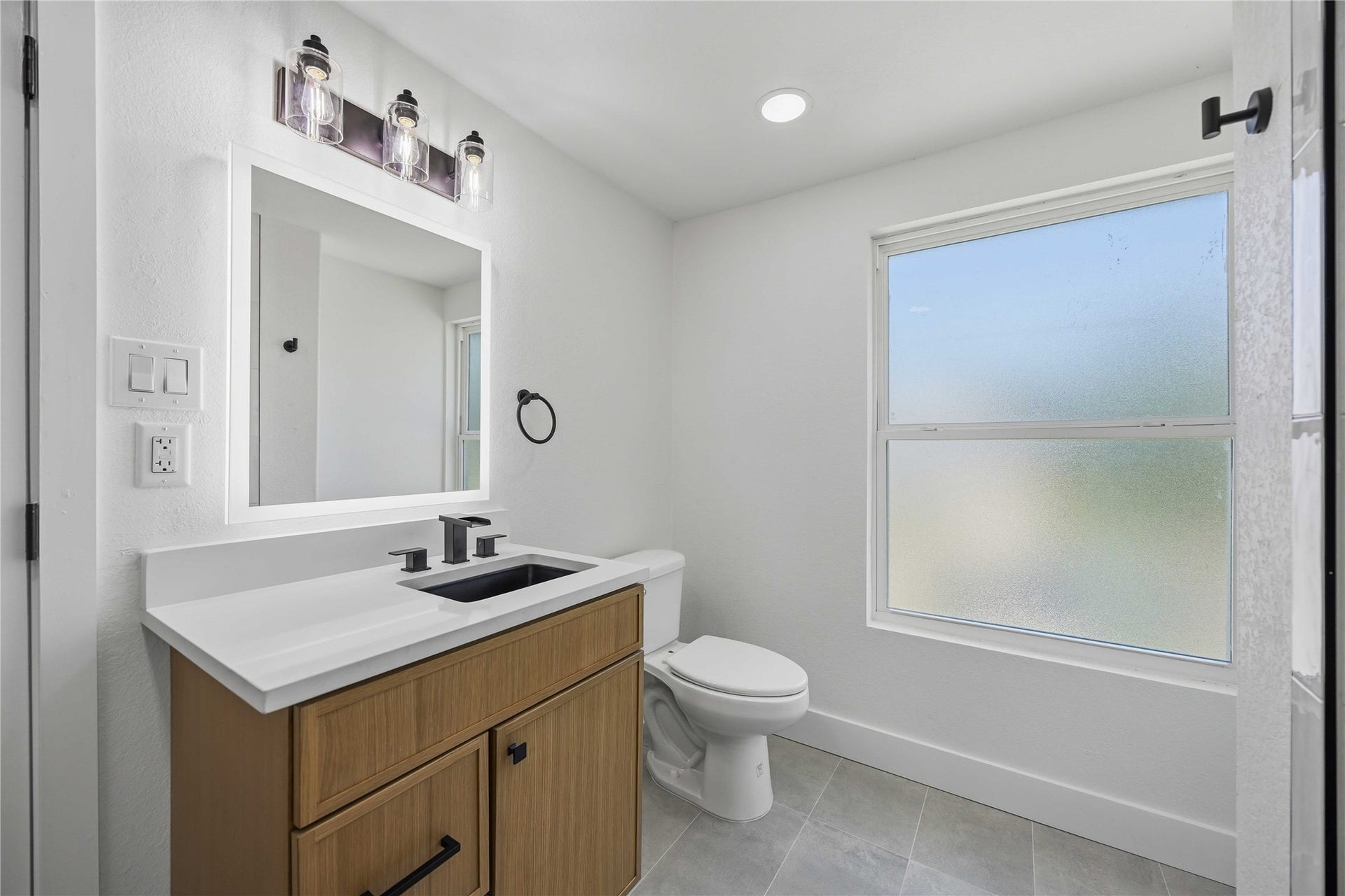 3306 Calumet Street, Houston, TX 77004 Bedroom 2 Bathroom