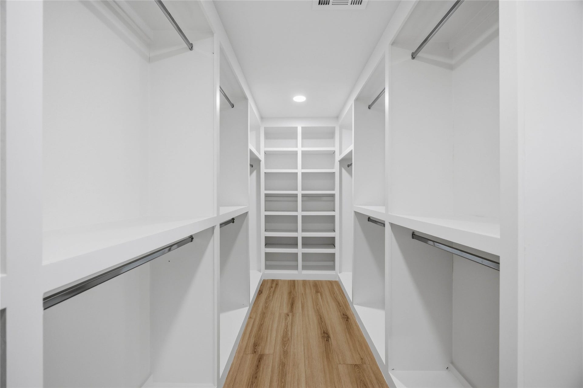 3306 Calumet Street, Houston, TX 77004 Primary Walk-In Closet