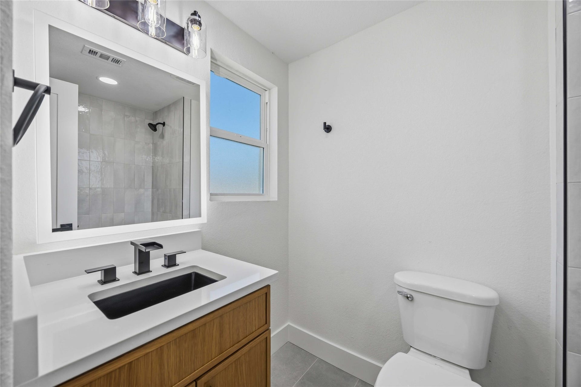 3306 Calumet Street, Houston, TX 77004 Bedroom 3 Bathroom