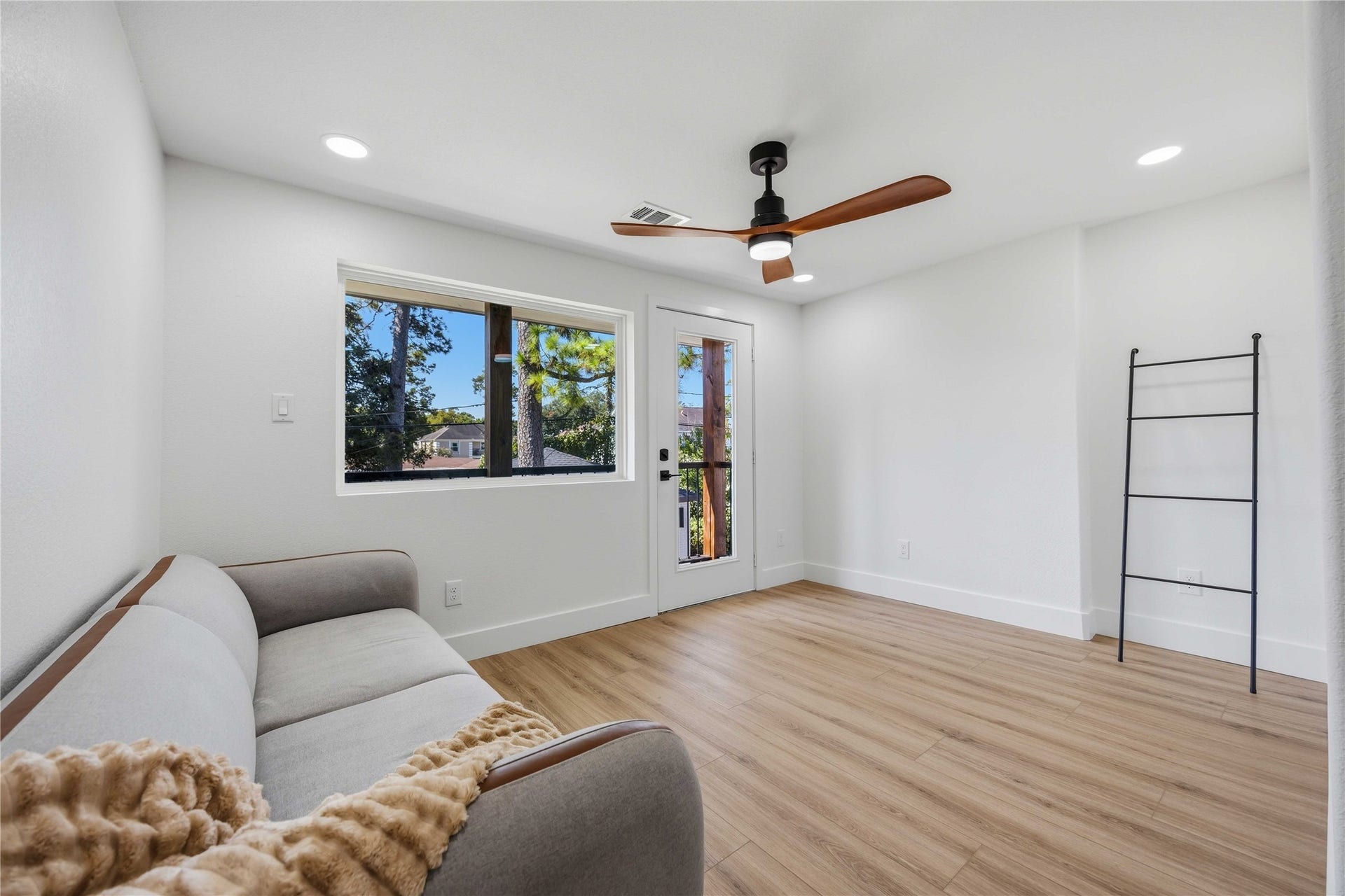 3306 Calumet Street, Houston, TX 77004 Game Room/Flex Space