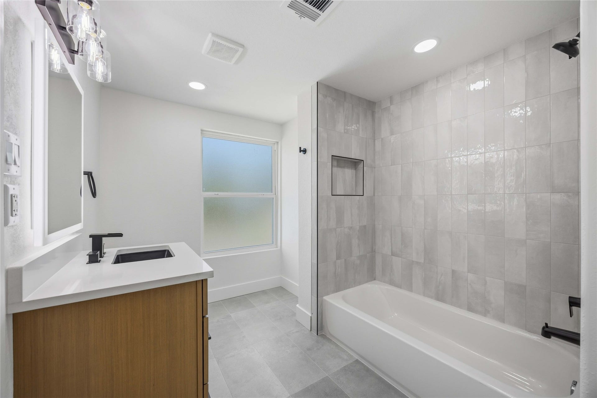 3306 Calumet Street, Houston, TX 77004 Bedroom 2 Bathroom