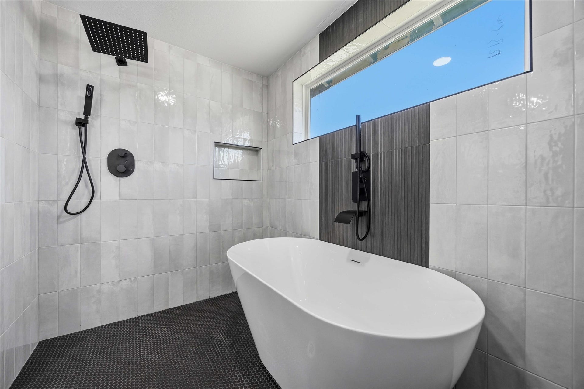 3306 Calumet Street, Houston, TX 77004 Primary Bathroom