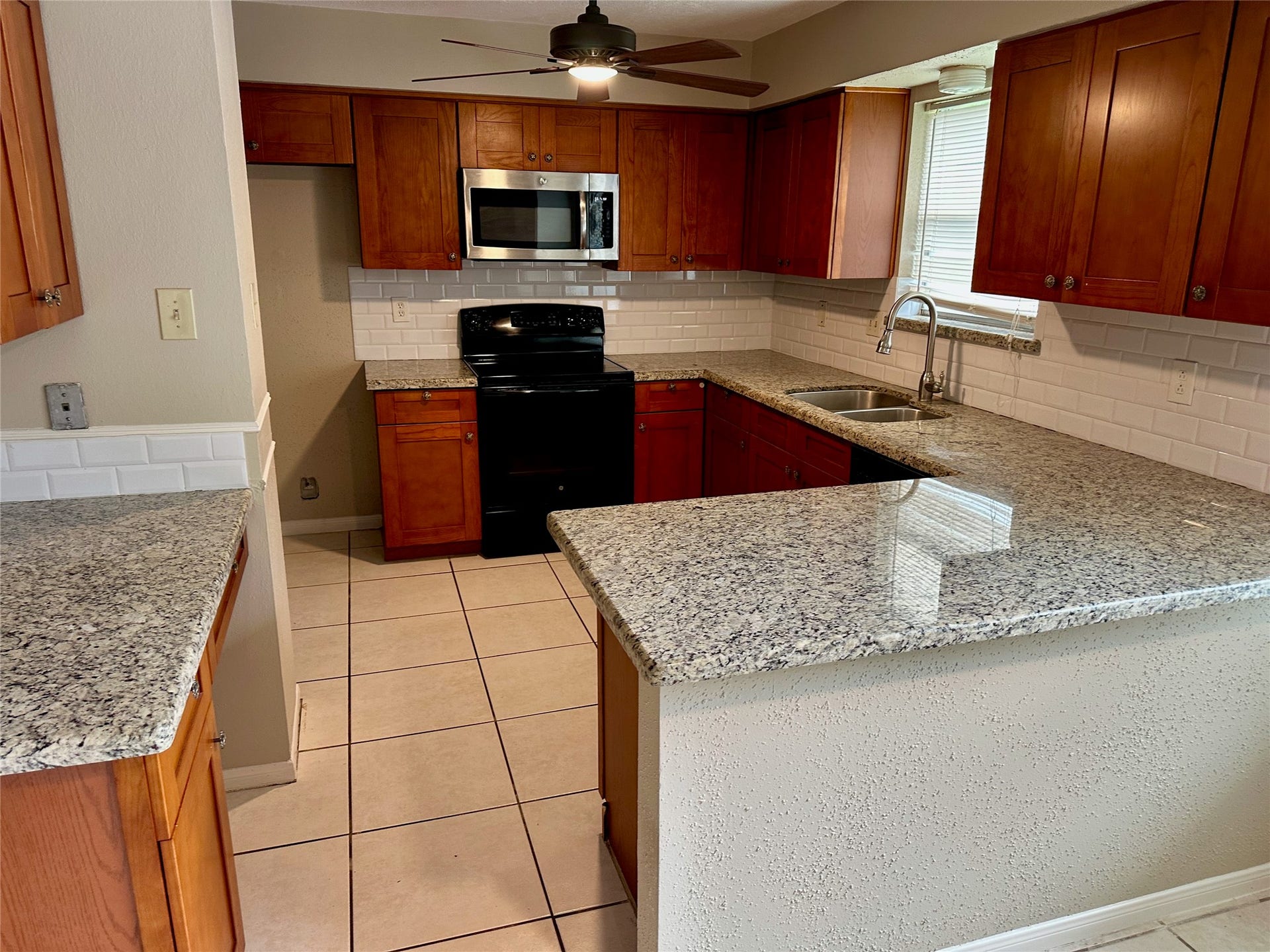 2711 COLONY, Sugar Land, TX 77479 Granite counter tops