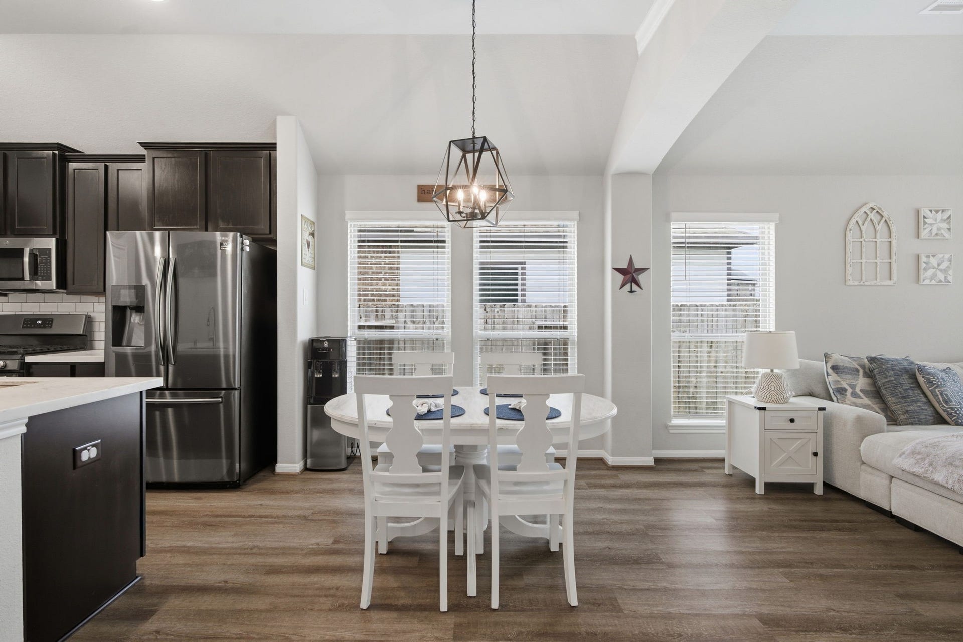 17410 Farm Pasture Trail, Hockley, TX 77447 Plenty of space for a much larger table in this dining area!