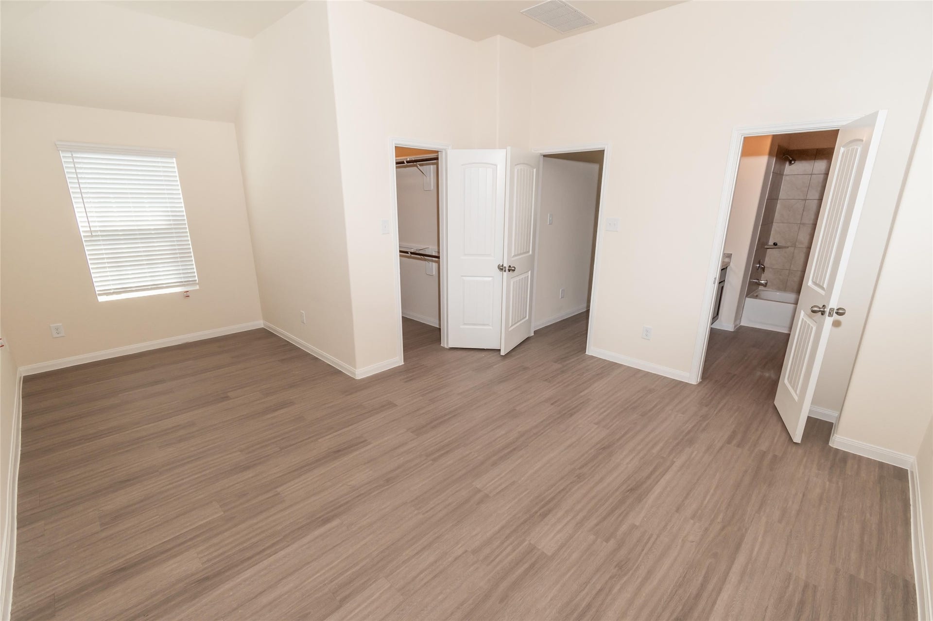 Photos may be representative of the floor plan and not the exact home. Finishes, layout, and features of the actual property for lease may vary.