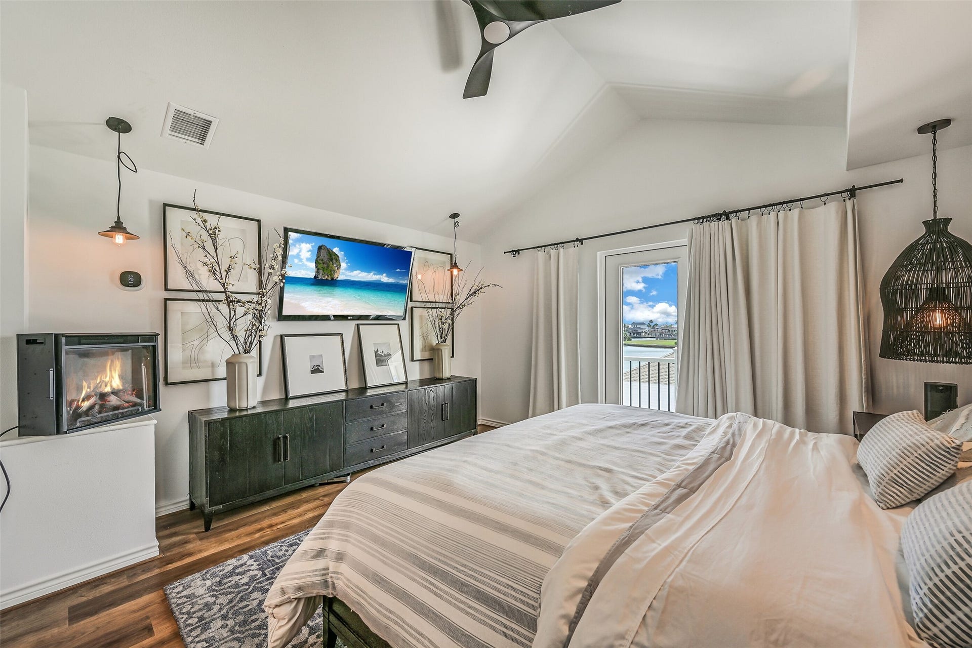 1614 Castaway Street, Tiki Island, TX 77554 Wake up, step outside and remember why you chose Tiki Island. The primary suite offers a quiet escape from the activity throughout the rest of the home.