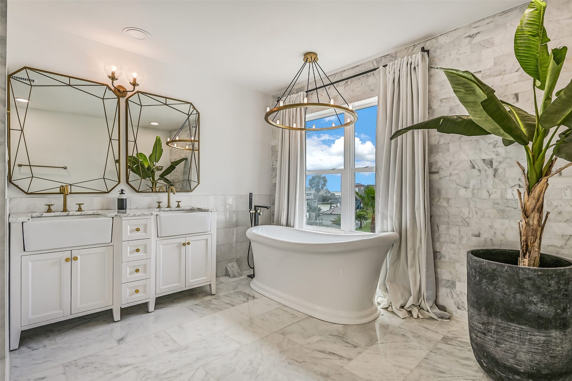 1614 Castaway Street, Tiki Island, TX 77554 Slow down with a long soak in the freestanding tub. This private bath gives the primary suite another place to relax when the day winds down.