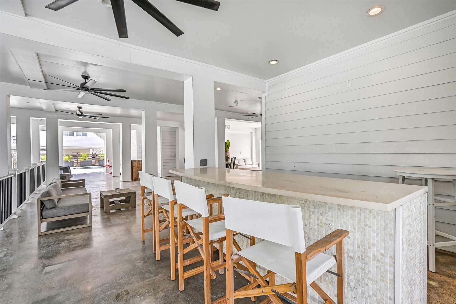 1614 Castaway Street, Tiki Island, TX 77554 Cold drinks, music playing and the canal within view set the mood here. The waterfront bar gives pool days and evening gatherings a natural place to come together.