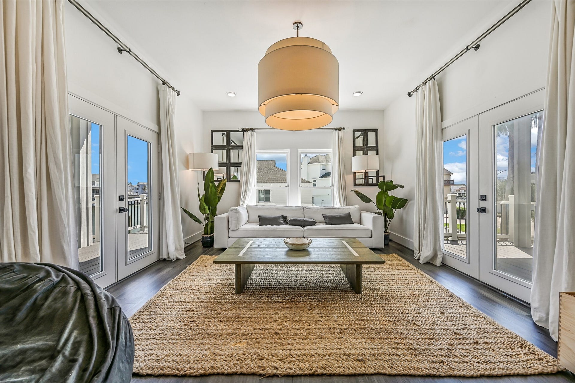 1614 Castaway Street, Tiki Island, TX 77554 A full house does not have to feel crowded. Multiple gathering spaces give family and guests room to relax, visit or find a quiet corner of their own.