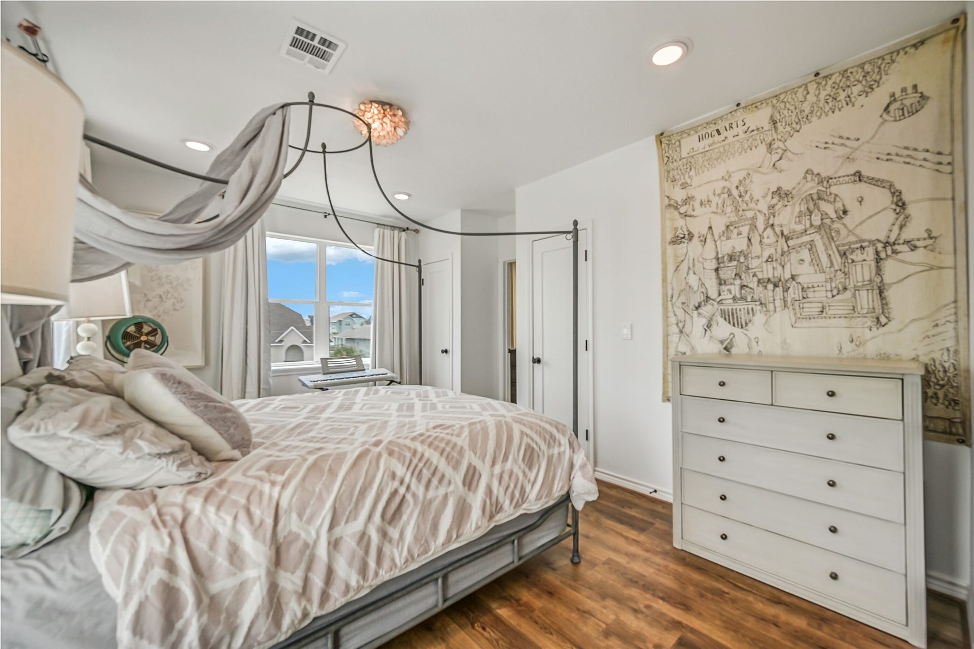 1614 Castaway Street, Tiki Island, TX 77554 The kind of guest accommodations that make longer stays easy. An adjoining sitting area and ensuite bath give this bedroom the feel of its own private retreat.