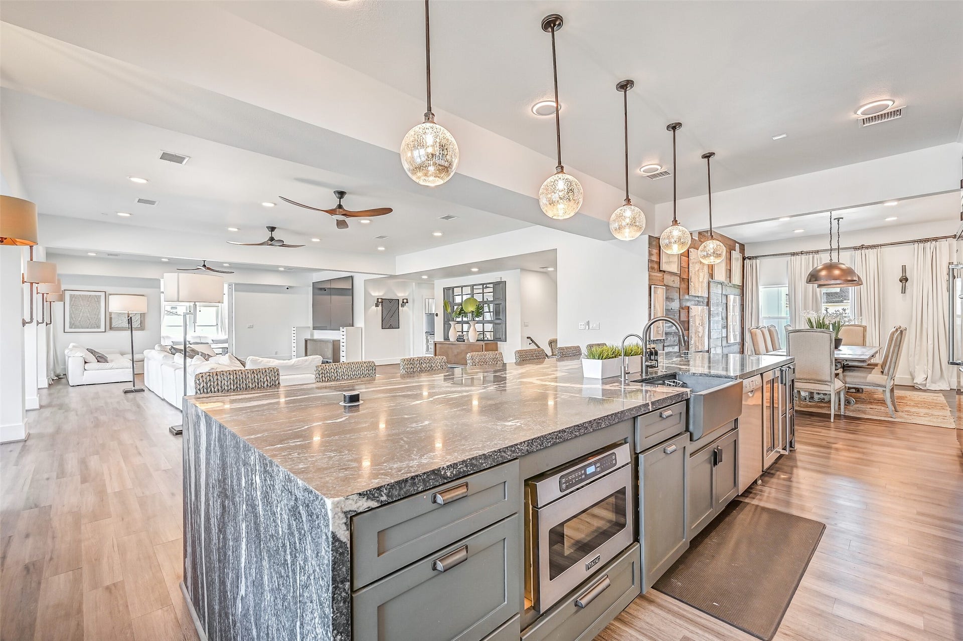 1614 Castaway Street, Tiki Island, TX 77554 The heart of 1614 Castaway is impossible to miss. The 16-foot island creates a natural gathering place where cooking, conversation and entertaining happen together.