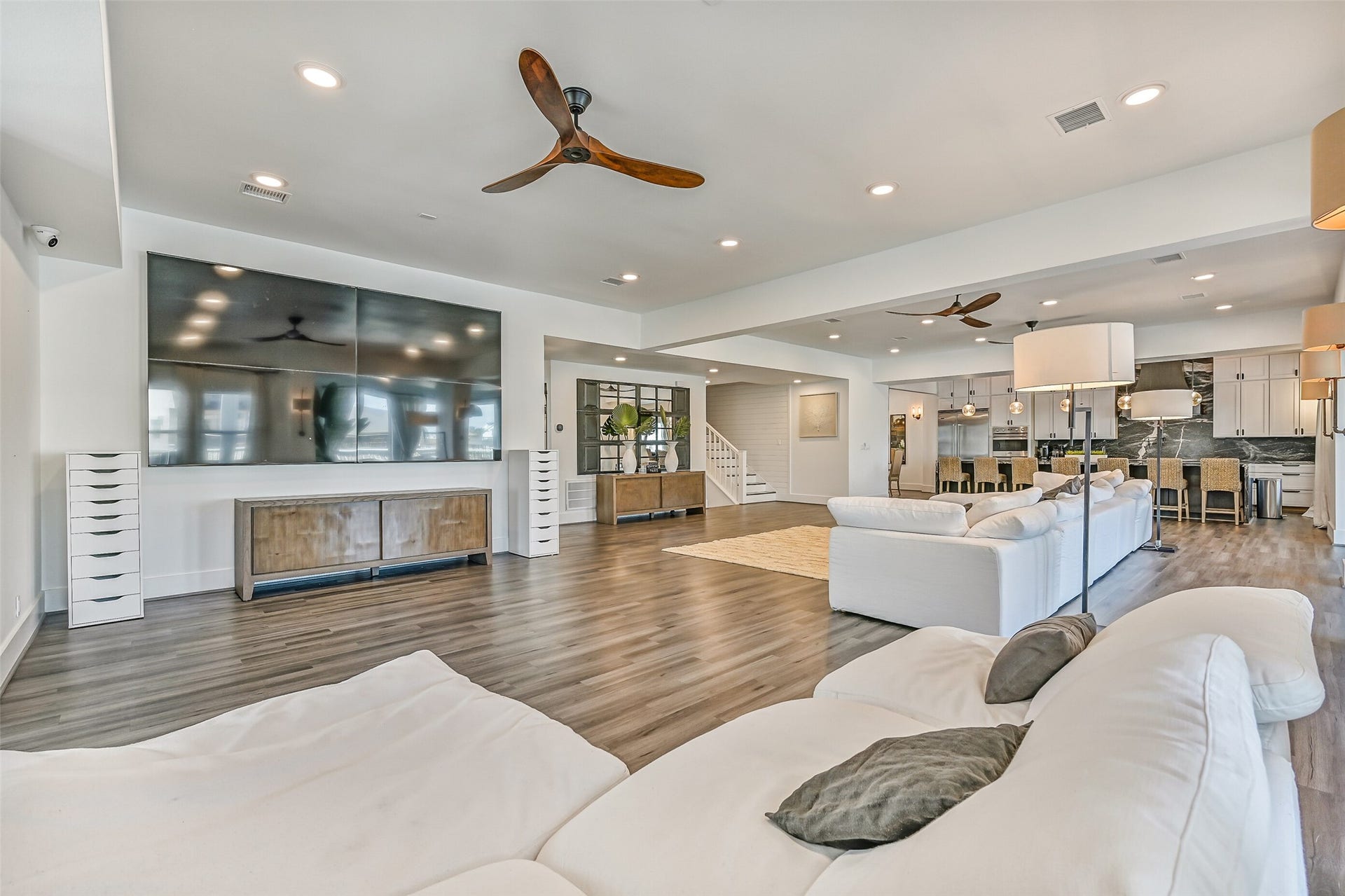 1614 Castaway Street, Tiki Island, TX 77554 Bring the whole crew without sacrificing breathing room. The expansive living area connects naturally with the kitchen, making holidays, celebrations and packed Tiki weekends feel right at home.