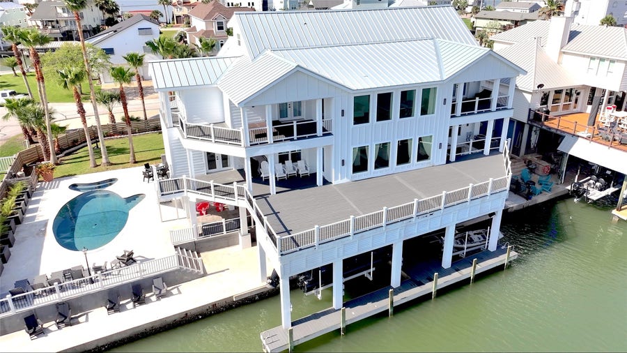 Property photo for 1614 Castaway Street, Tiki Island, TX