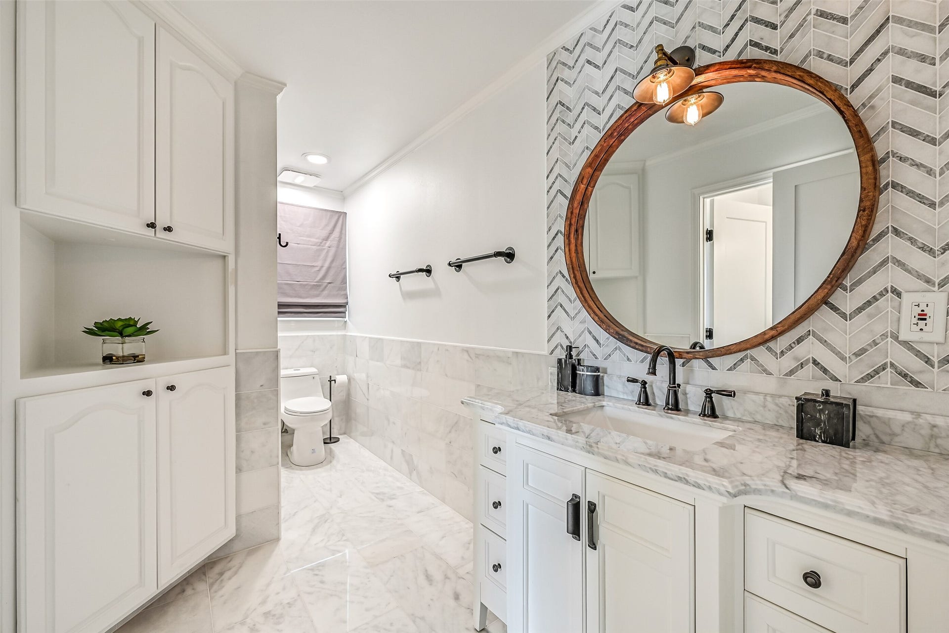 1614 Castaway Street, Tiki Island, TX 77554 Private ensuite accommodations make sharing a large home considerably easier. Family and guests can enjoy independence even when every bedroom is occupied.