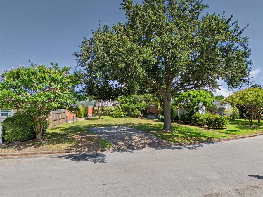 Property photo for 1908 Neumann Drive, Galveston, TX