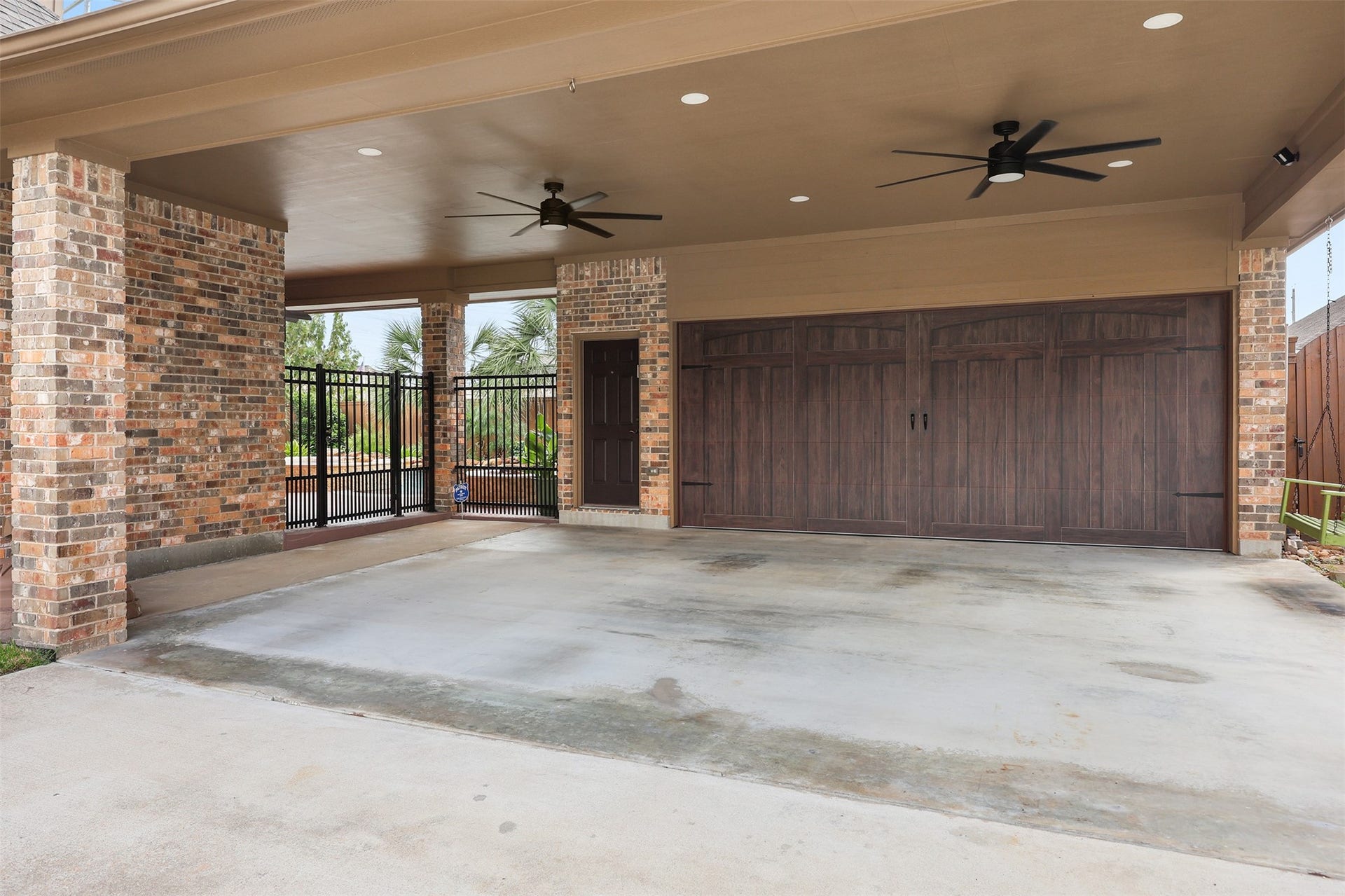 2214 W Lonesome Dove Drive, Deer Park, TX 77536 2214 W Lonesome Dove Drive, Deer Park, TX 77536