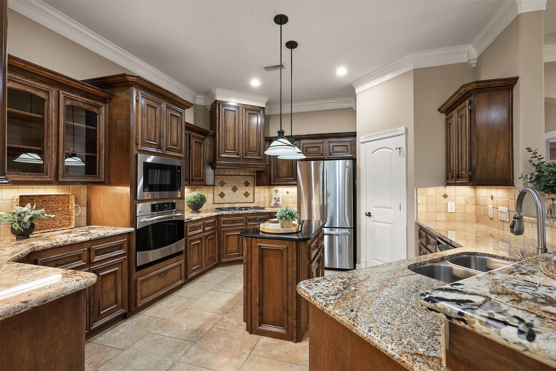 2214 W Lonesome Dove Drive, Deer Park, TX 77536 2214 W Lonesome Dove Drive, Deer Park, TX 77536