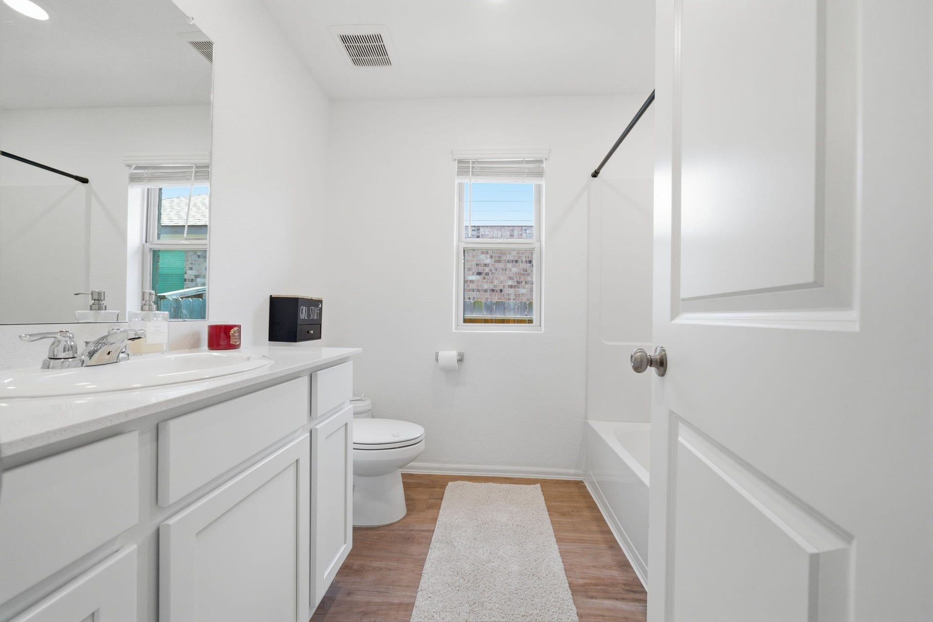 6312 Barrington Cliff Trail, Houston, TX 77365 Bathroom