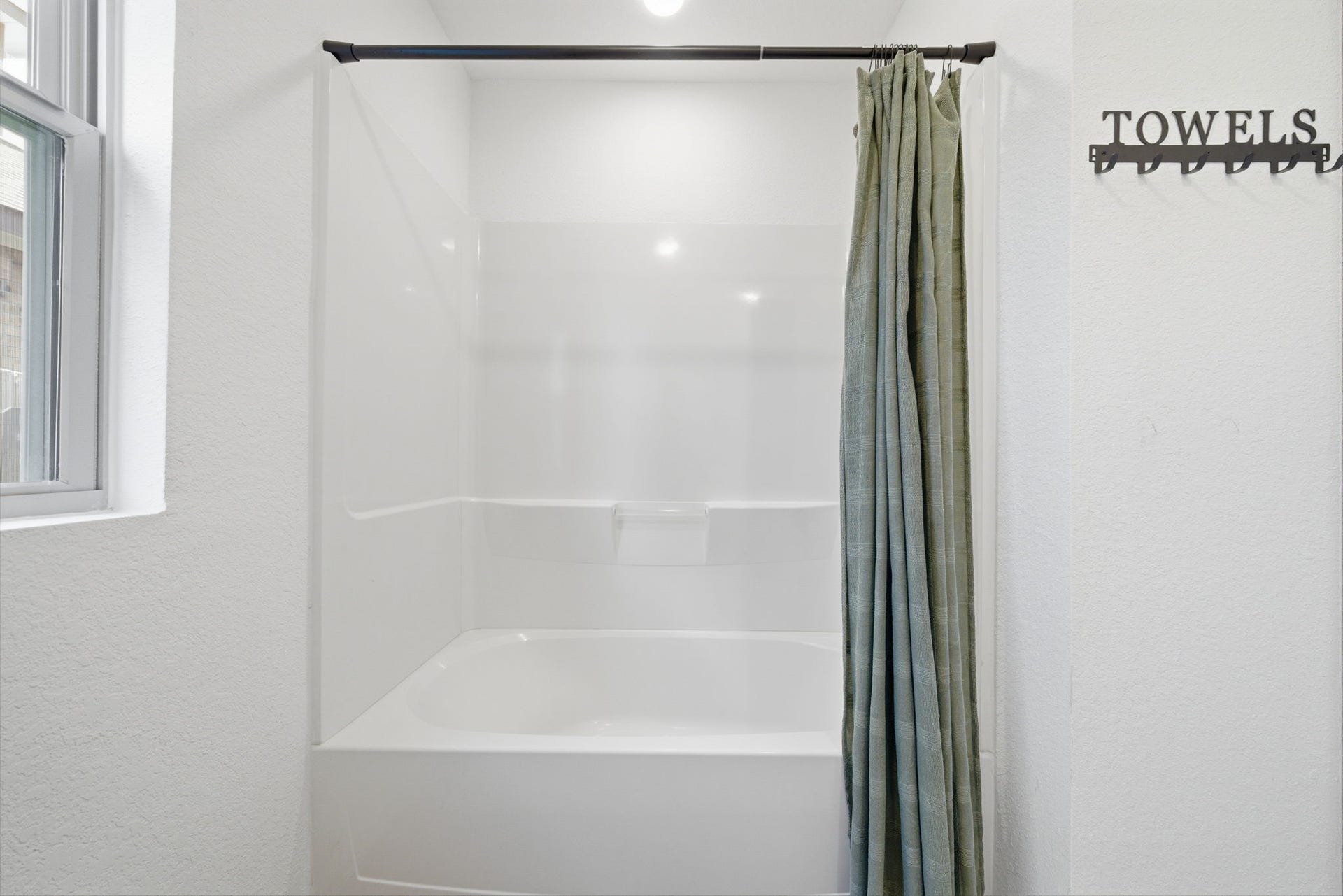 6312 Barrington Cliff Trail, Houston, TX 77365 Bathroom