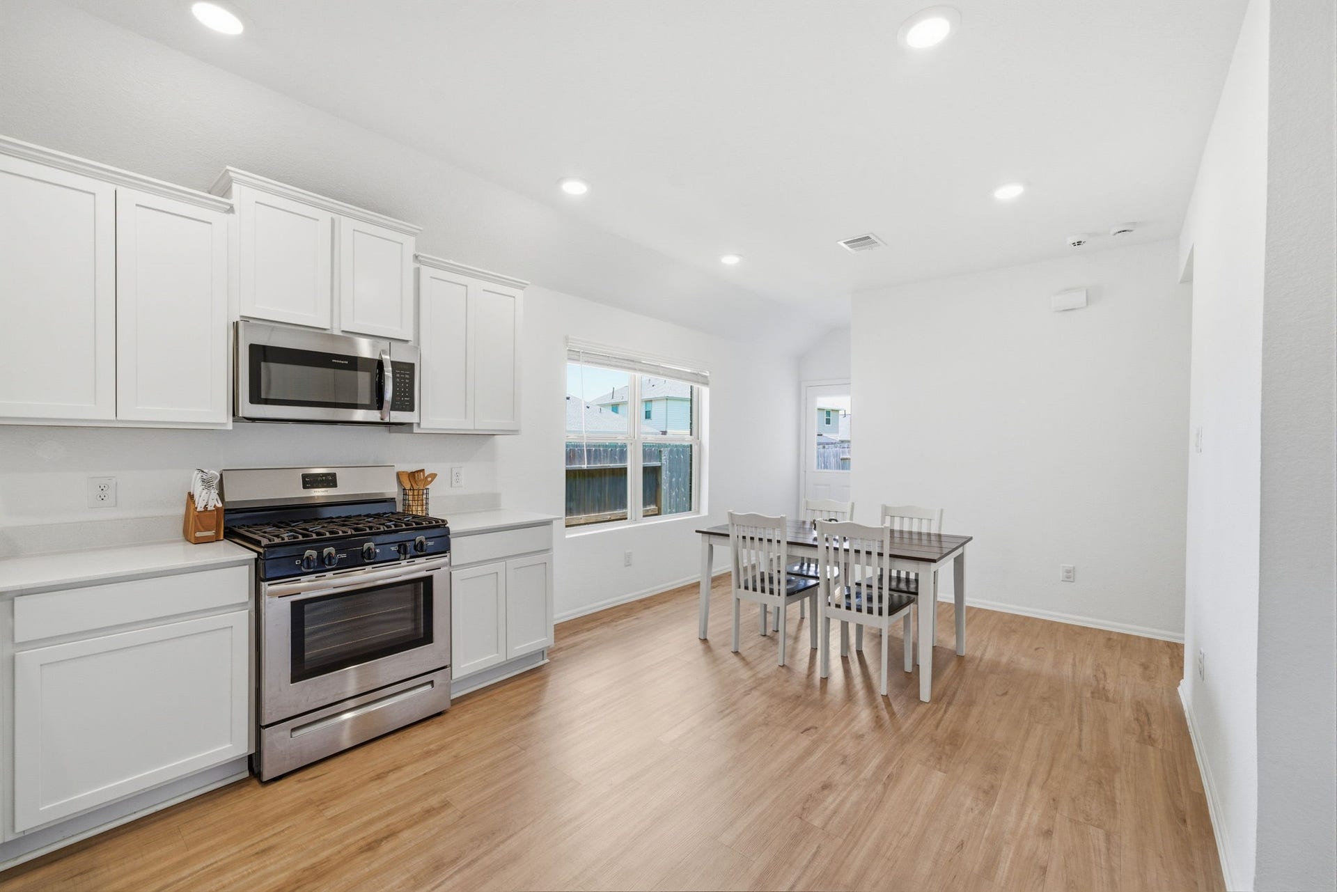 6312 Barrington Cliff Trail, Houston, TX 77365 Kitchen