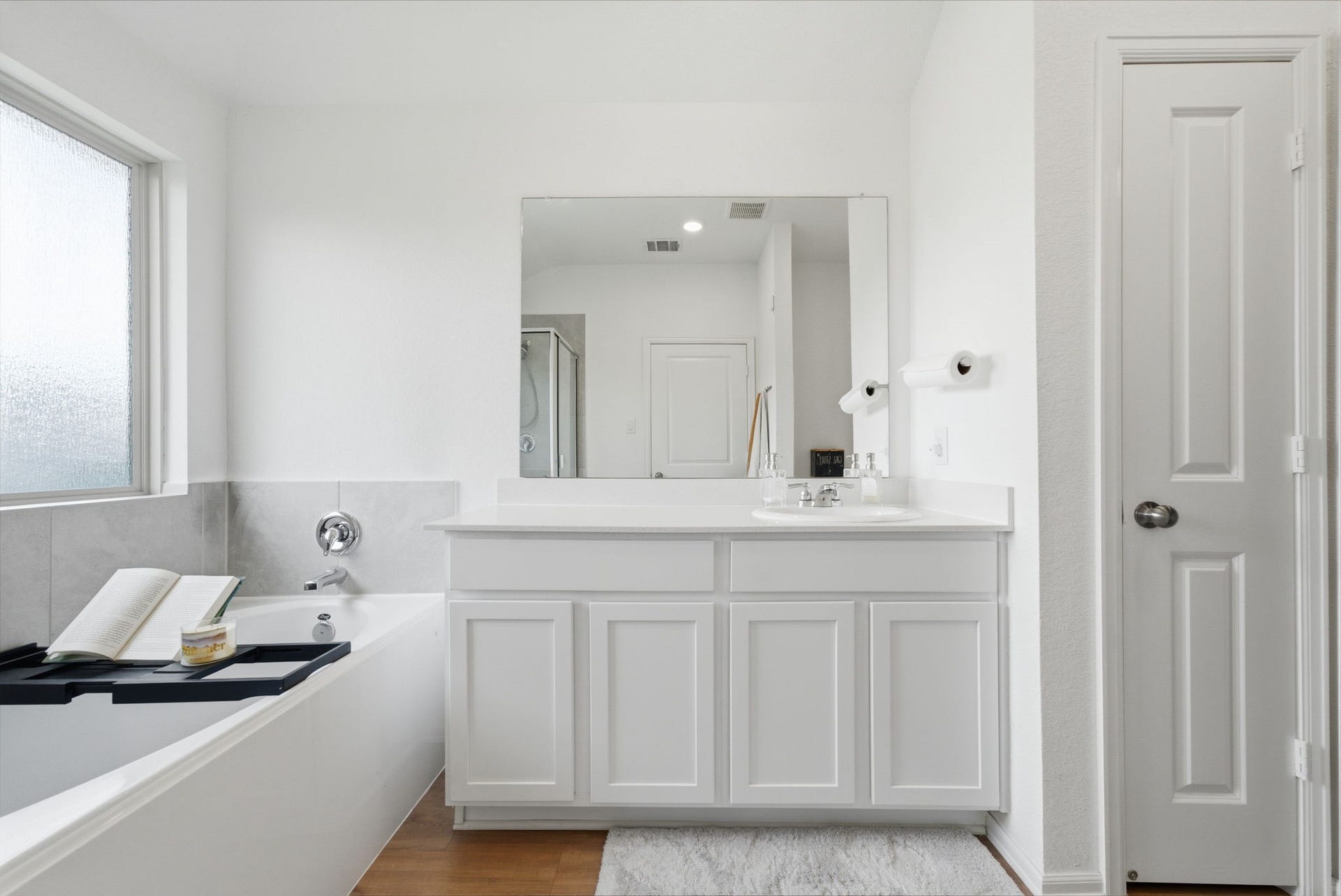 6312 Barrington Cliff Trail, Houston, TX 77365 Primary Bath
