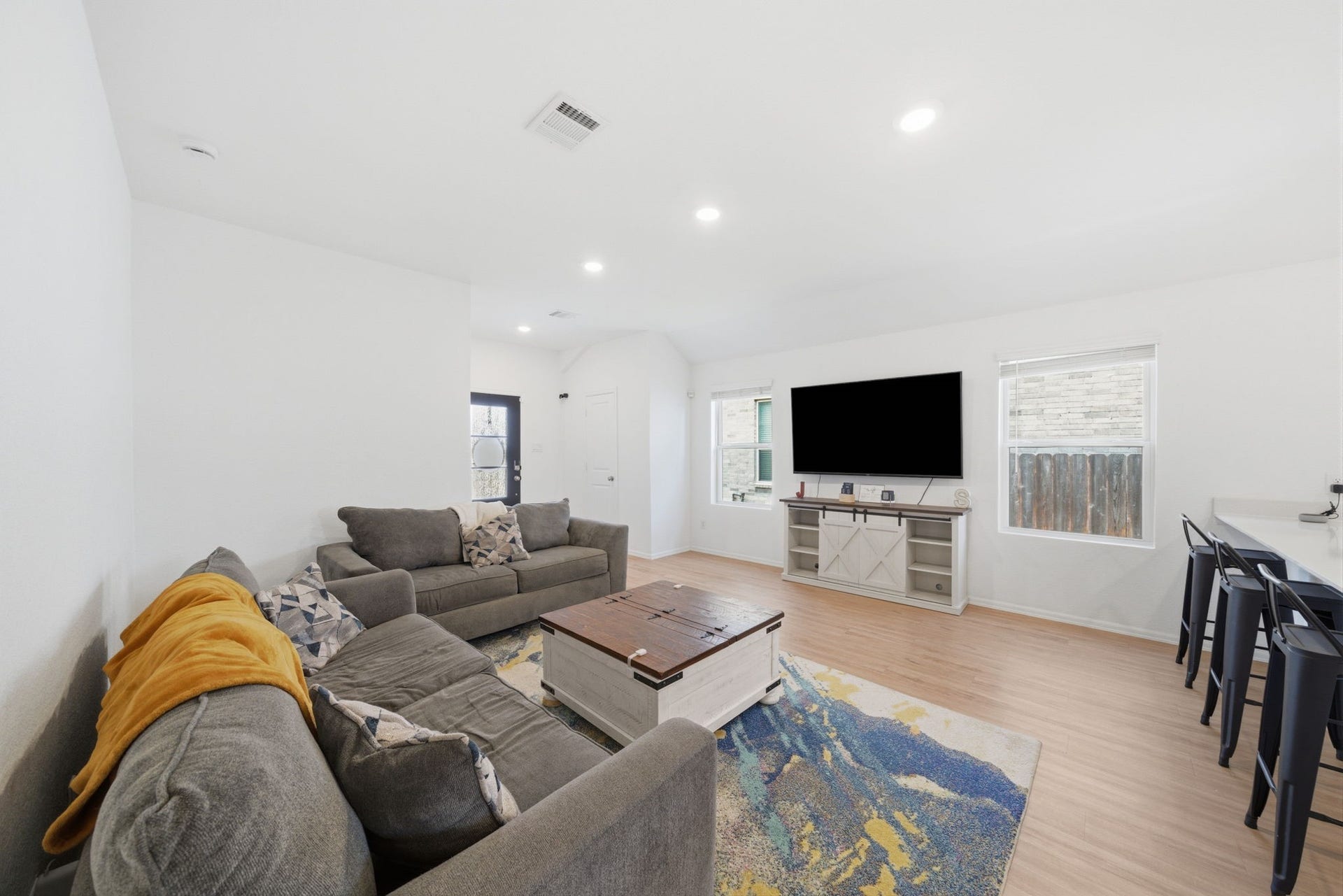 6312 Barrington Cliff Trail, Houston, TX 77365 Living Room