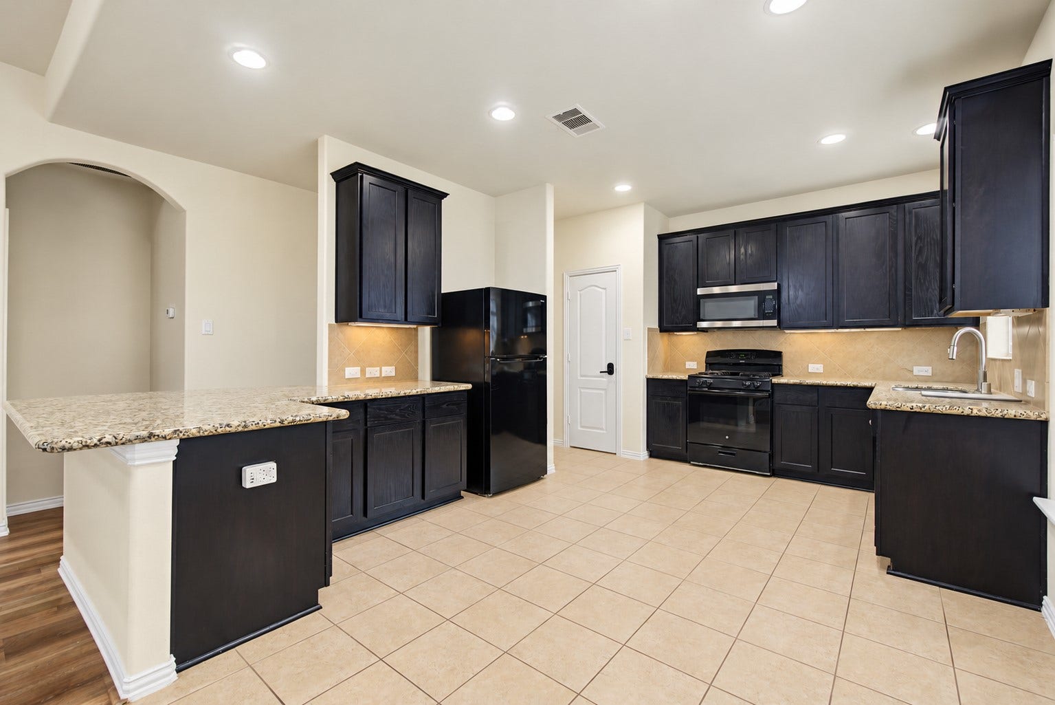 2209 Maple Point Drive N, Conroe, TX 77301 2209 Maple Point Drive N, Conroe, TX 77301