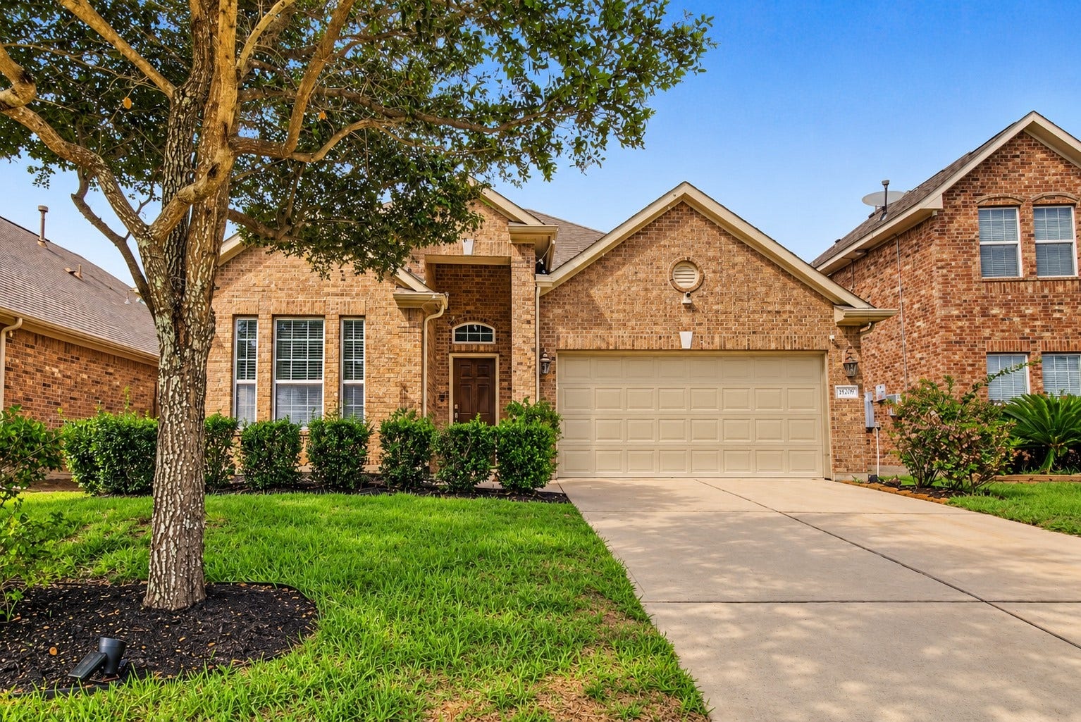 2209 Maple Point Drive N, Conroe, TX 77301 2209 Maple Point Drive N, Conroe, TX 77301