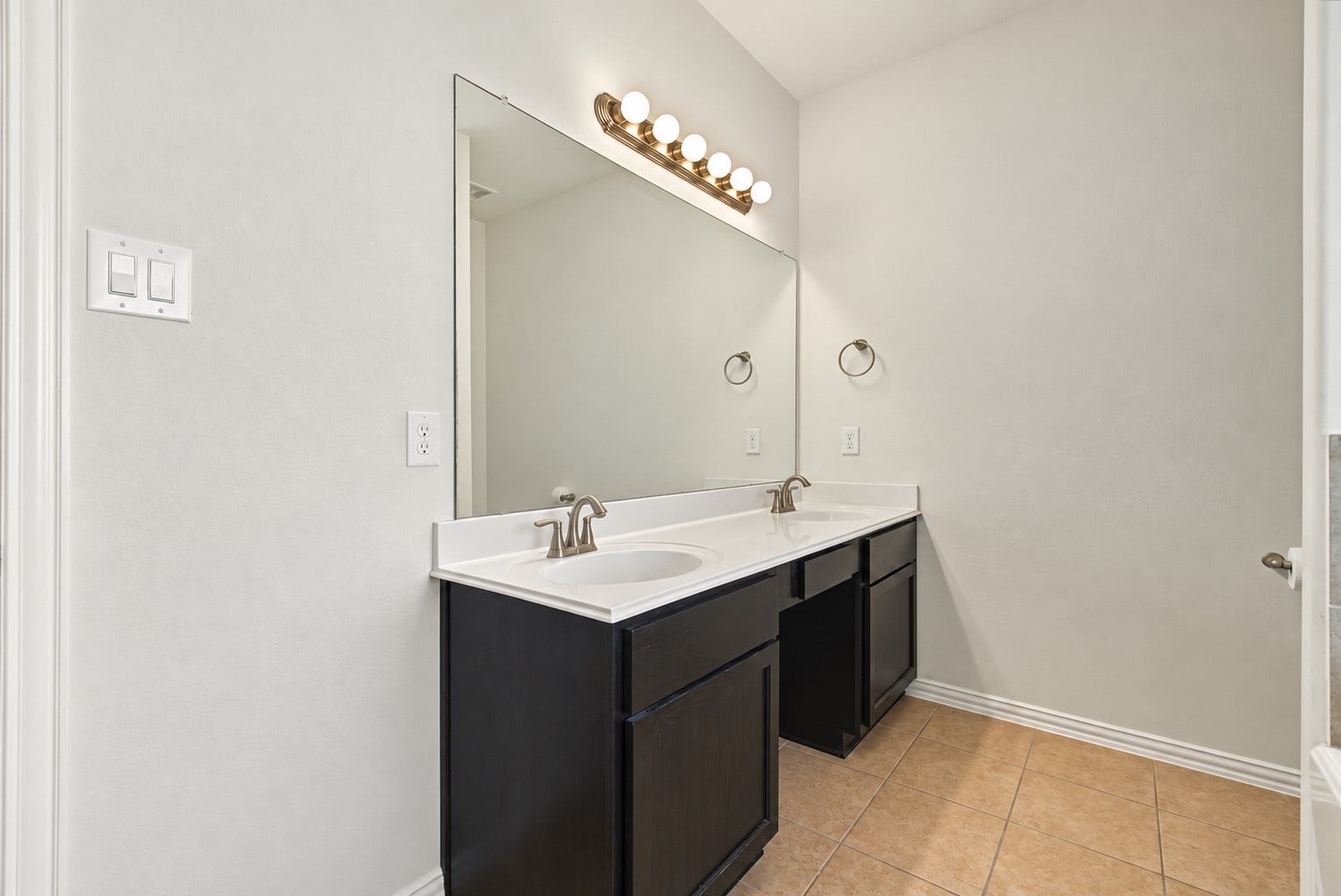 2209 Maple Point Drive N, Conroe, TX 77301 2209 Maple Point Drive N, Conroe, TX 77301