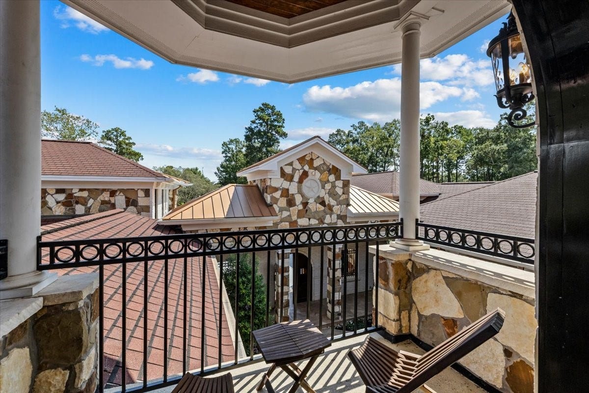 11860 Grand Harbor Boulevard, Montgomery, TX 77356 Private patio- coffee, anyone?