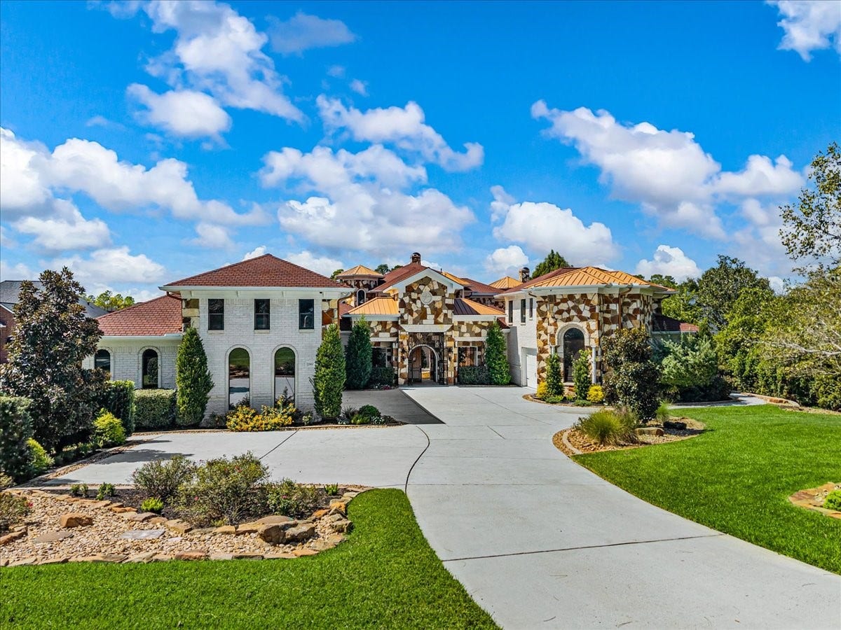 11860 Grand Harbor Boulevard, Montgomery, TX 77356 Property features a 4 car garage plus auto court for additional parking. The north wing has a single garage, and the south wing has a 3 car garage.