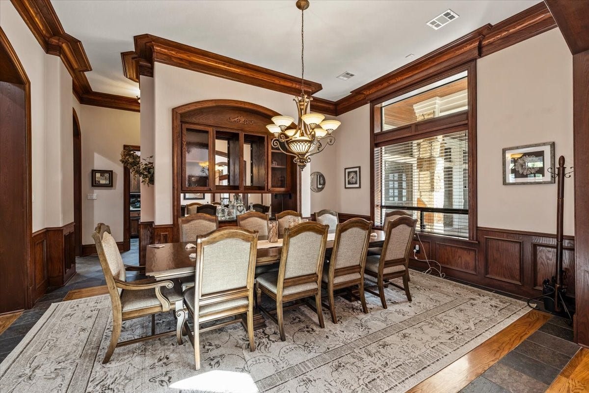 11860 Grand Harbor Boulevard, Montgomery, TX 77356 The dining room located off the entry allows for a large table and also has a tasteful cabinet built-in. 12 ft ceilings featured throughout the home.
