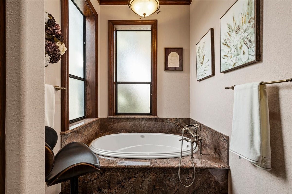 11860 Grand Harbor Boulevard, Montgomery, TX 77356 Soaking tub for ultimate relaxation.