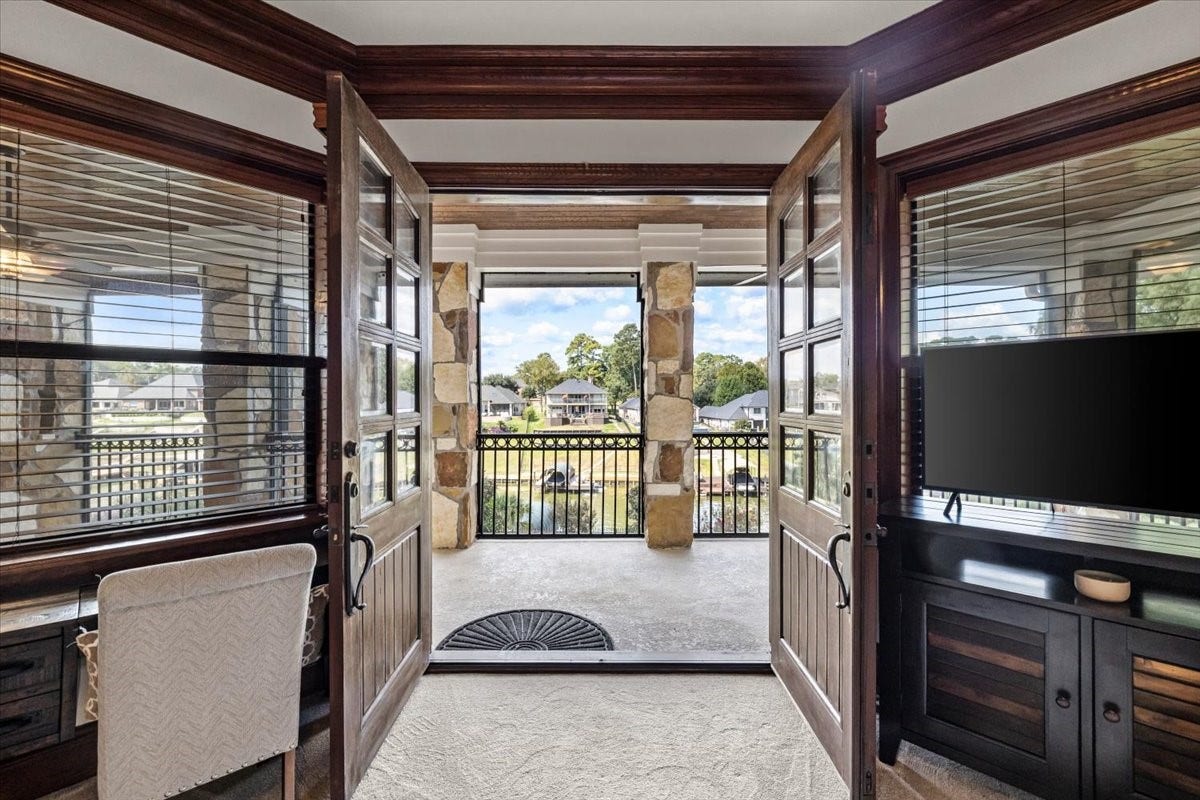 11860 Grand Harbor Boulevard, Montgomery, TX 77356 Private double door entrance to screen patio. This section of patio features a private end sitting area.