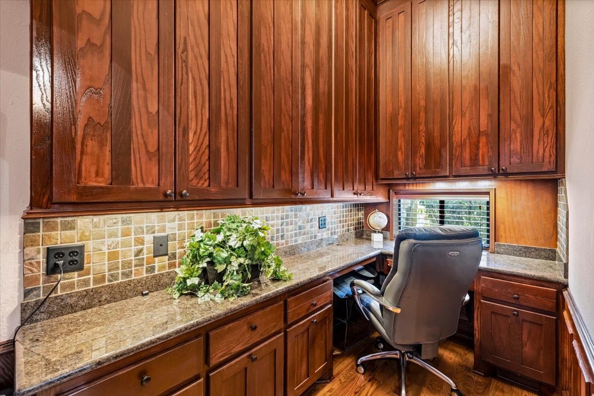 11860 Grand Harbor Boulevard, Montgomery, TX 77356 Through its own private doors offers a smaller office- great secondary work space.