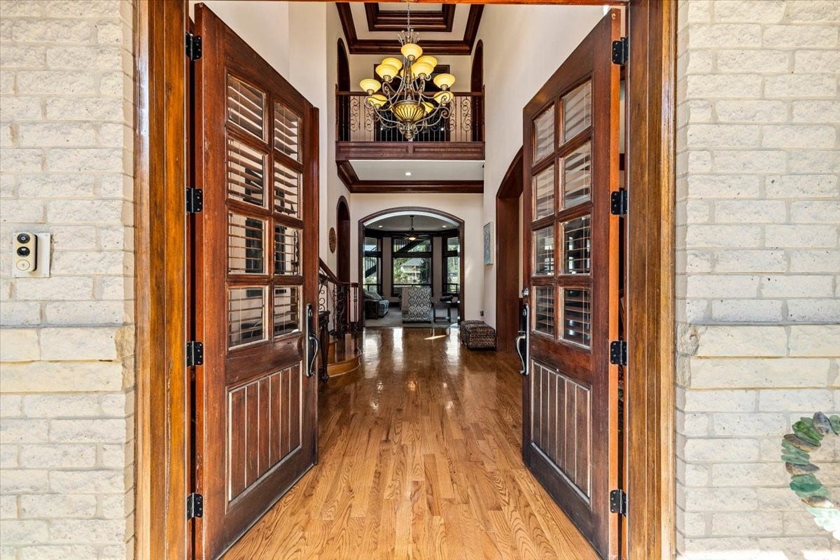 11860 Grand Harbor Boulevard, Montgomery, TX 77356 Thoughtful architecture in every detail inside and outside the home. Walking in the entry way is no exception. Show casing the 2 story entry.