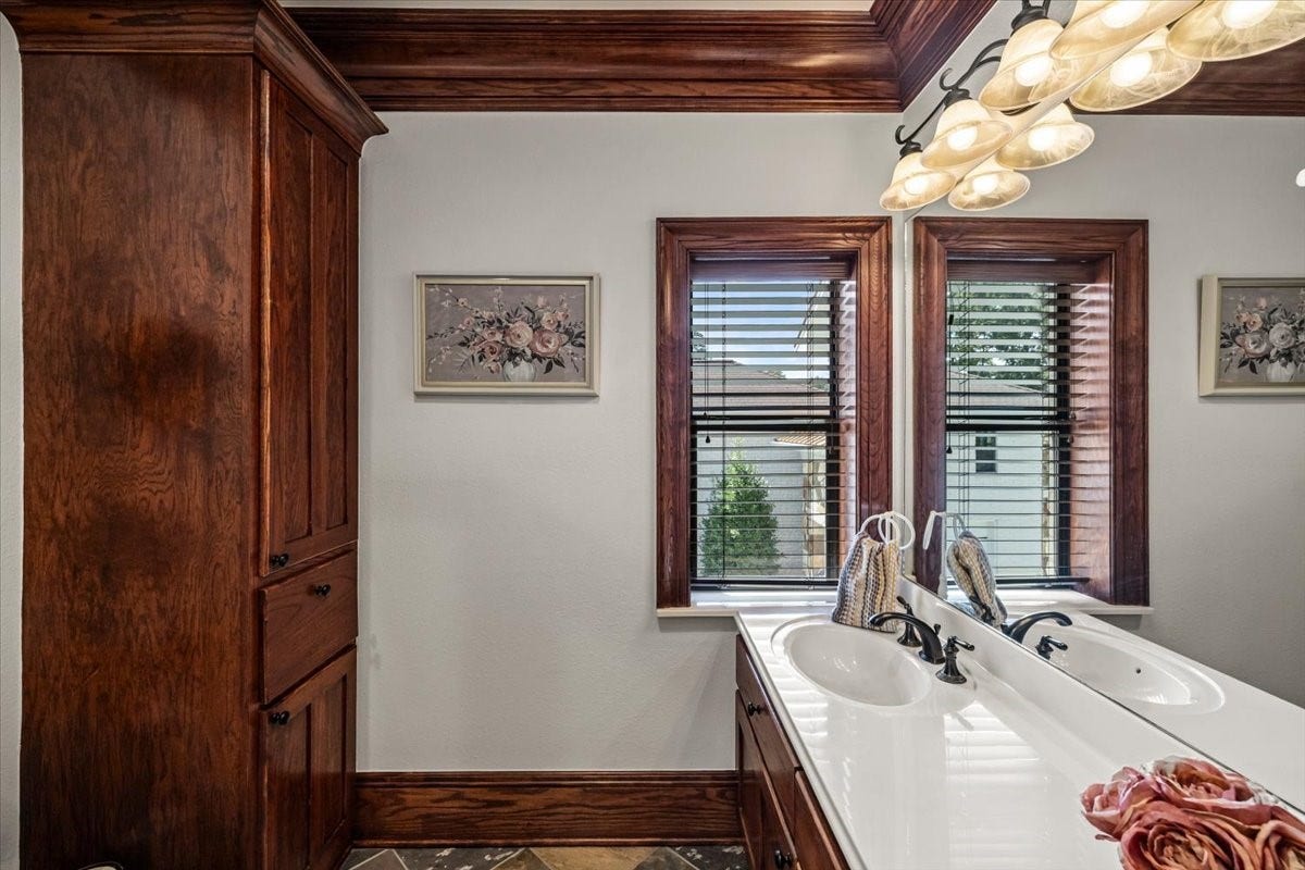 11860 Grand Harbor Boulevard, Montgomery, TX 77356 Private bath in 4th bedroom.