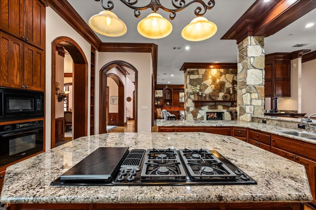 11860 Grand Harbor Boulevard, Montgomery, TX 77356 Enjoy the oversized gas range with griddle. One of the many cooking features.