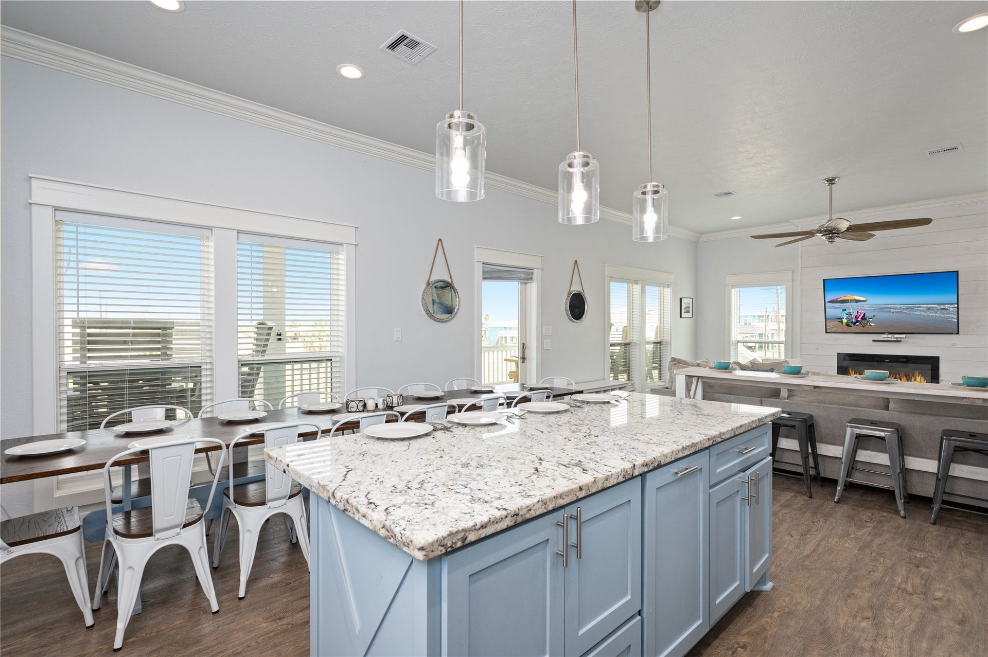 997 S Redfish Street, Crystal Beach, TX 77650 From meal prep to movie night, your open layout keeps the kitchen, dining area, and living room connected so nobody misses out on the fun.