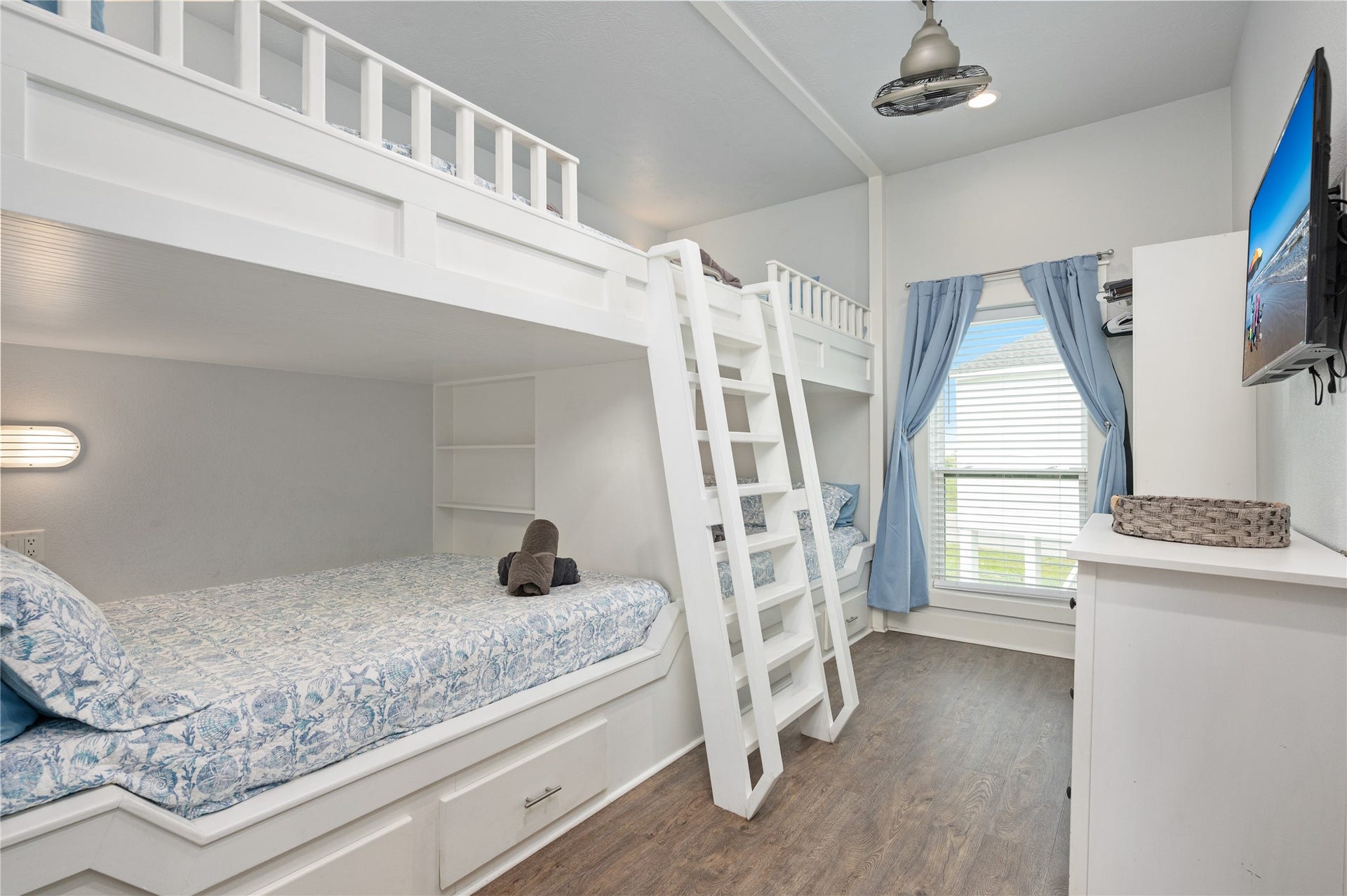 997 S Redfish Street, Crystal Beach, TX 77650 Built-in bunks give everyone their own comfortable sleeping space while leaving plenty of room to move around.