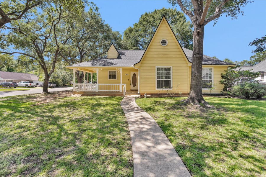 Property photo for 10 Brewster Street, Conroe, TX