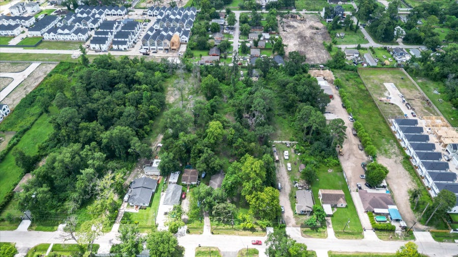 Property photo for 1321 De Soto Street, Houston, TX