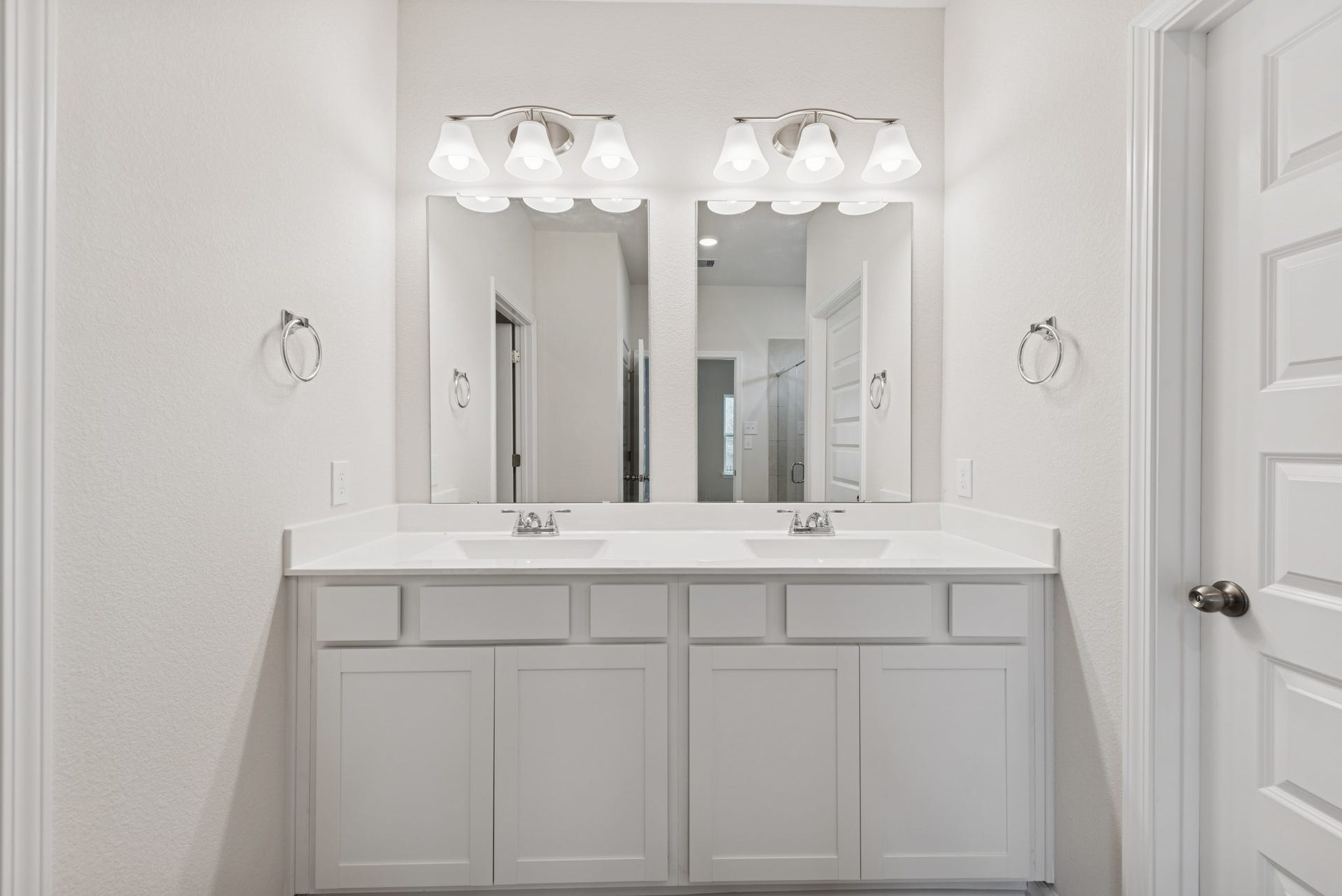 15207 Black Scoter Court, Magnolia, TX 77354 The Cardinal II- Primary Bathroom with Dual Vanities. Photos of home shown are for illustration only; actual features, colors, and upgrades may vary.