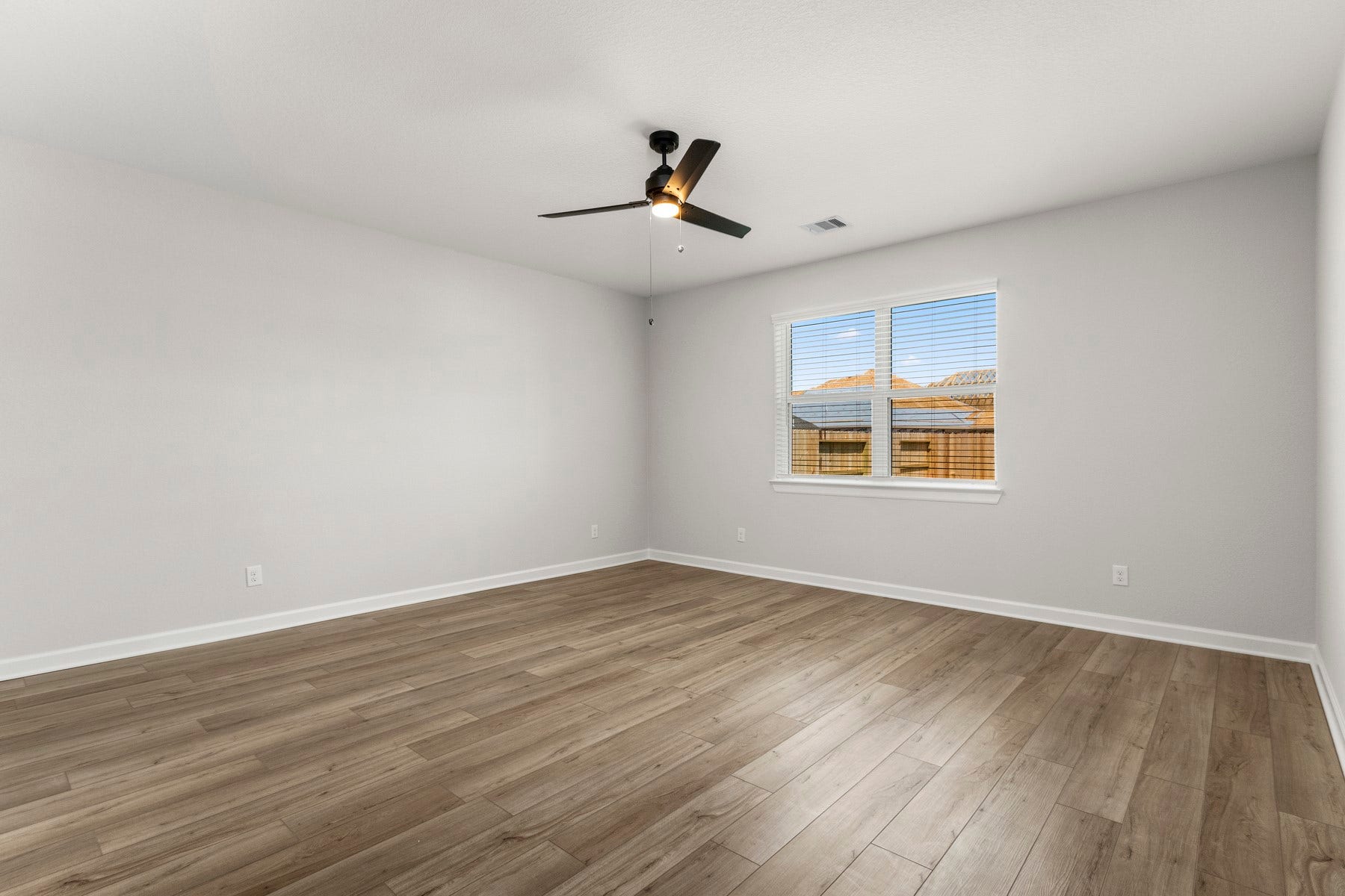 14001 Starboard Reach Drive, Texas City, TX 77510 The master bedroom.